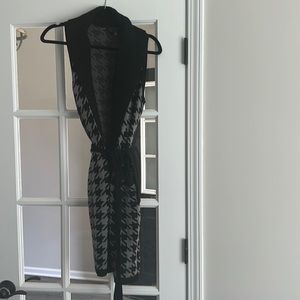 White House black market sweater in XS